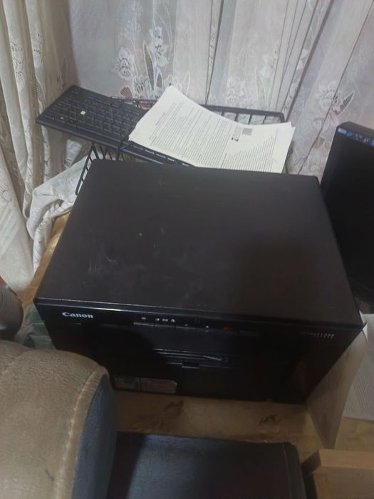 Canon i-SENSYS MF3010 (также известное как imageCLASS MF3010).  звонит