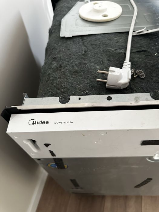 Встраиваемая посудомоечная машина Midea MDWB-6015BA