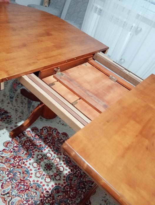 Продам стол натуральное дерево