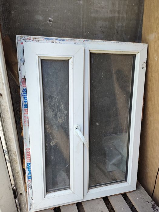 Пластиковые дверь и окно