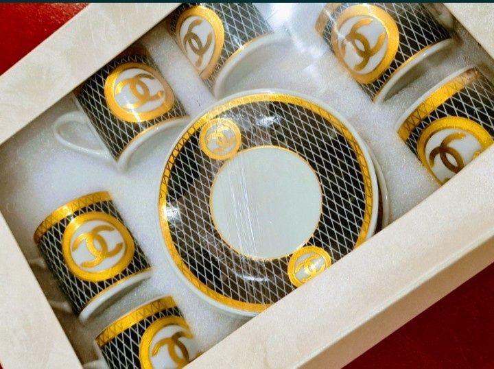 Serviciu cafea 12 piese(6 cesti+6 farfuriute),cutie,saculet inclus