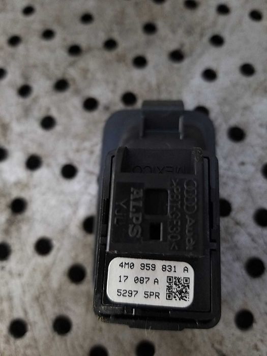 Buton deschidere portbagaj audi a4 b9 8w break 4m0959831a