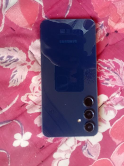 Samsung a55 G5 8/256 2 hafta ishlatilingan aybi yuq oladigon odam tel