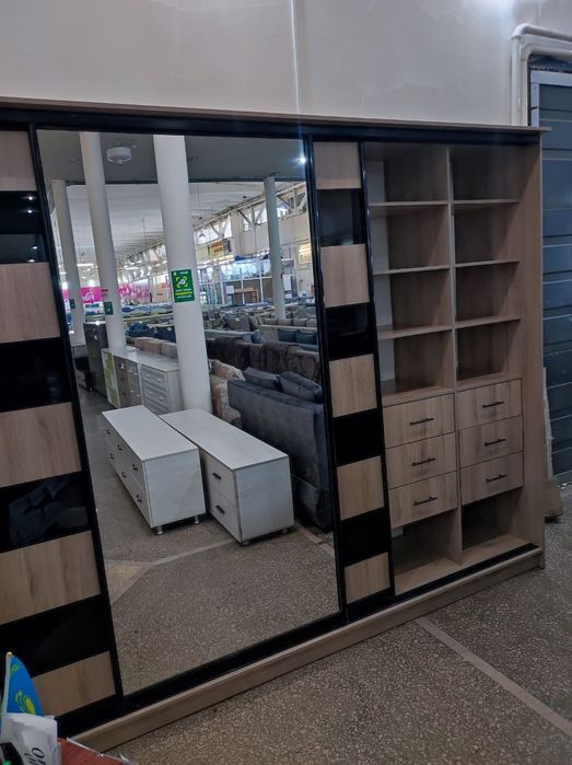 Шкаф купе новый вместительный