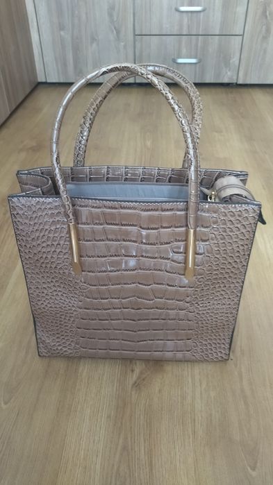 Poșetă elegantă de damă