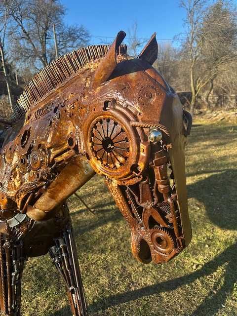 Cal Pegasus din fier vechi