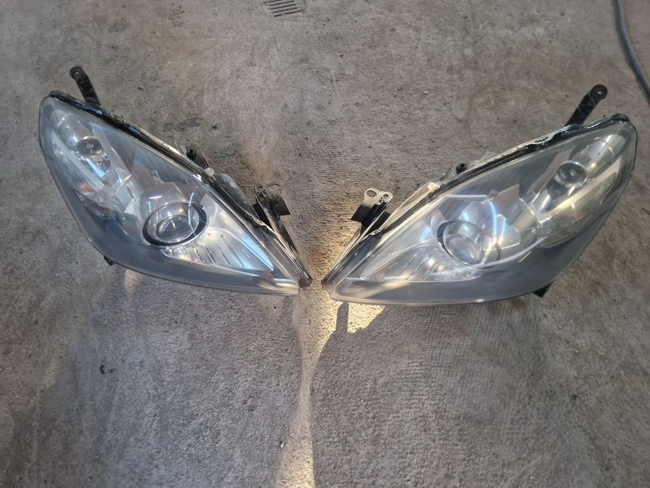 Far stanga ,far dreapta  bixenon opel Zafira B ,de Europa