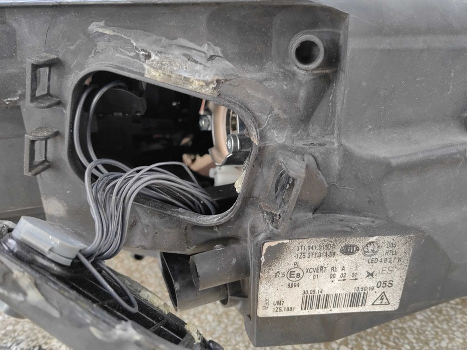 Фар Skoda Superb Bi-Xenon LED ляв / Фар Шкода Суперб Оригинален