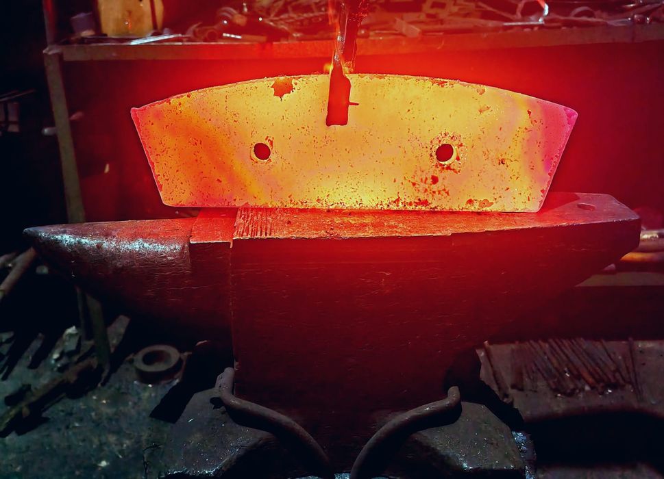 Крепкий металл .