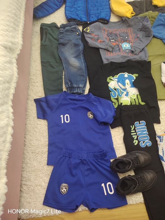 Lot hainute baietel plus adidasi Nike 29.5