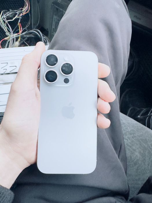 продам Айфон 15 про