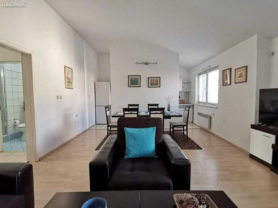 Дава се под наем Двустаен апартамент в Бургас, Изгрев - 67 кв.м за 204 € - Снимка #2