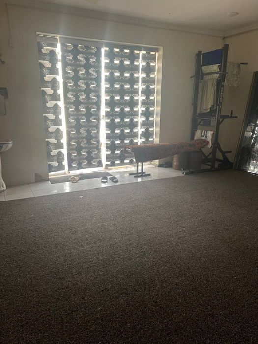 2 qavatli  olti xonali uy sotiladi