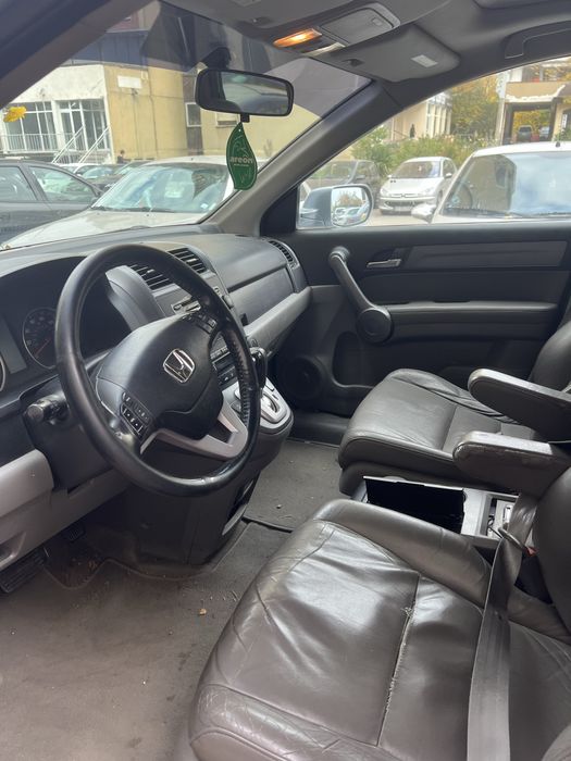 Продавам Honda CR-V