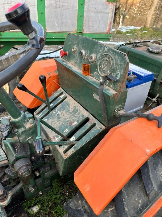 Tractor cu remorca basculabila