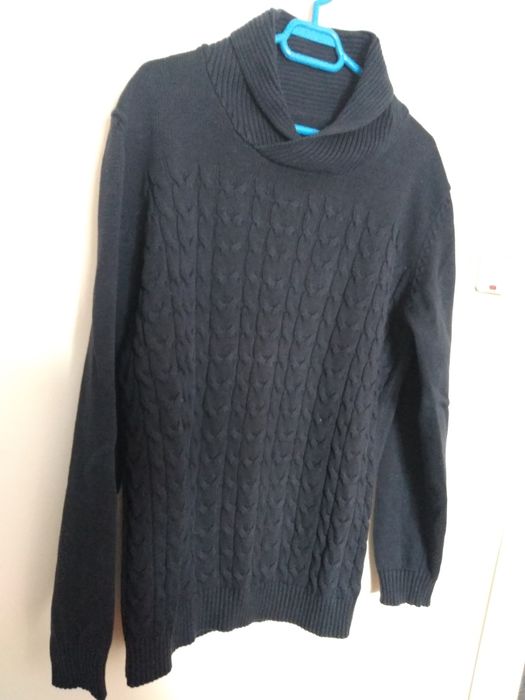 Pulovere, jersee, marimi diferite, modele diferite, culori diferite