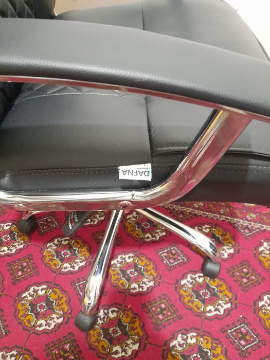 Продаются офисное кресло в рабочем состоянии.