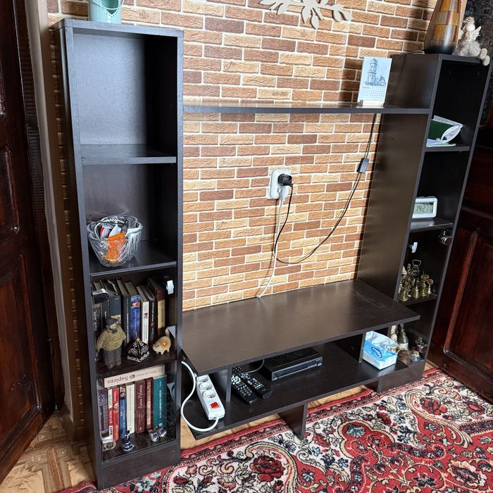 Продам, тумбу под телевизор