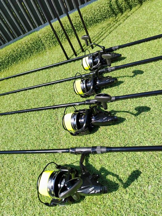 SET 4 Lansete Flx 8 CARP 3.90m,2 tronsoane + 4 Mulinet