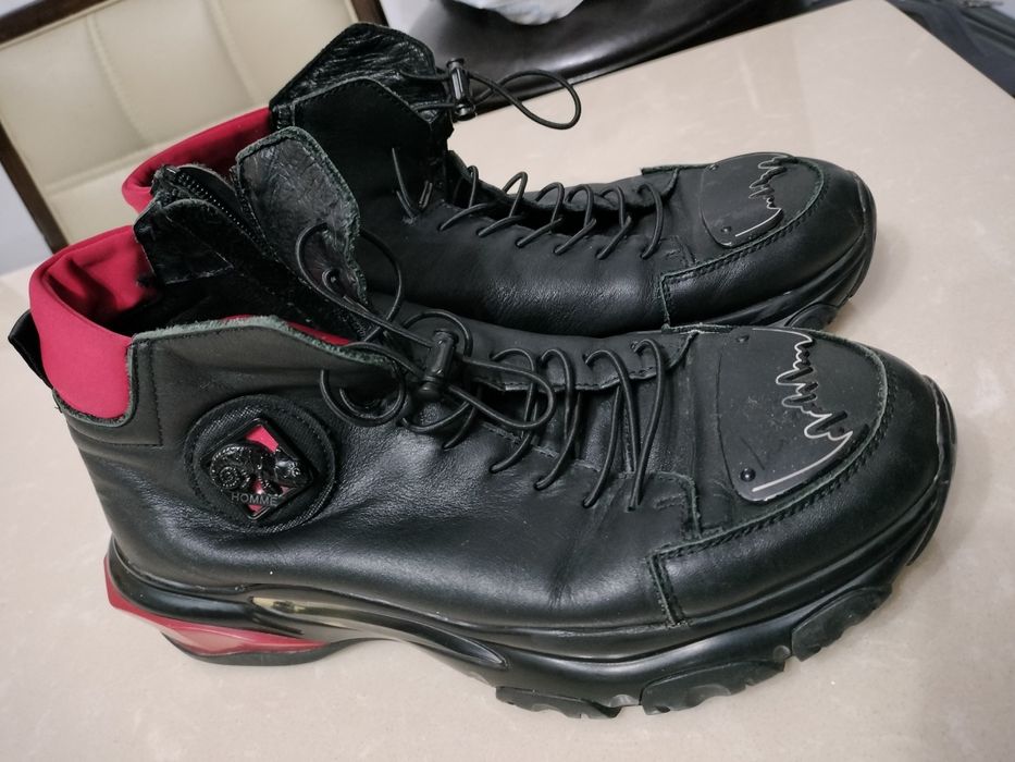 Vând ghete/bocanci/pantofi/ adidasi Nr 40, din piele moale, negri cu r