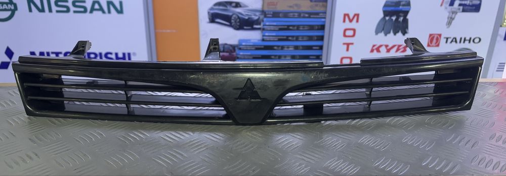 Решетка лансер 95-97года