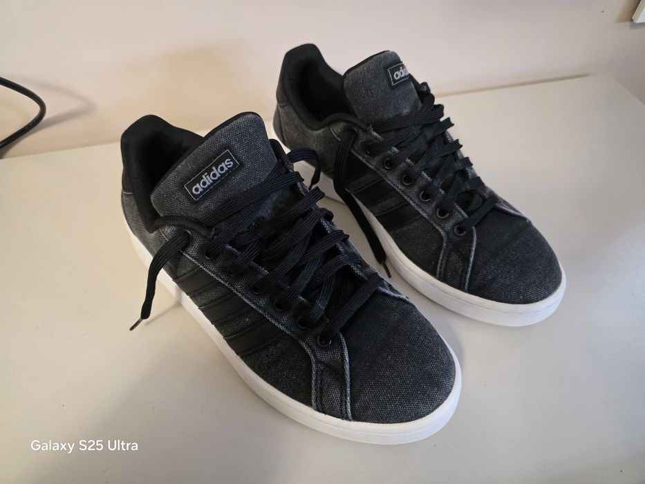 Adidas 42  orginalni kecove