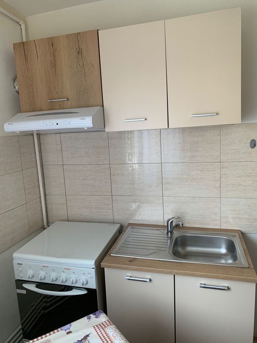 Inchiriez garsoniera et. 2, zona Cetate - Mercur, pret negociabil.