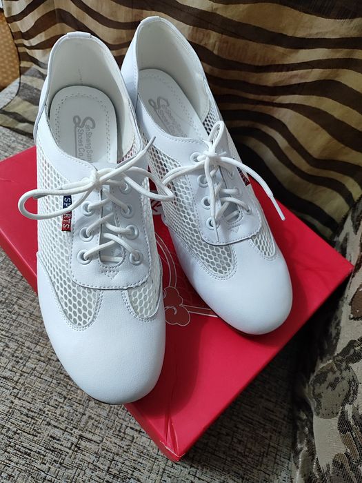 Продам туфли новые