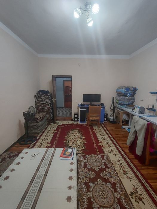 Шошилинч хонадон жихозлари билан сотилади.