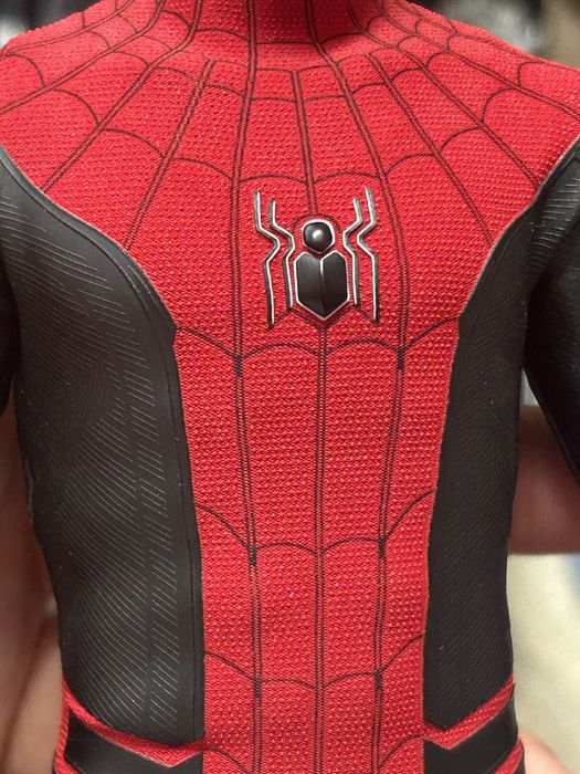 Hot toys spider-man upgraded suit far from home