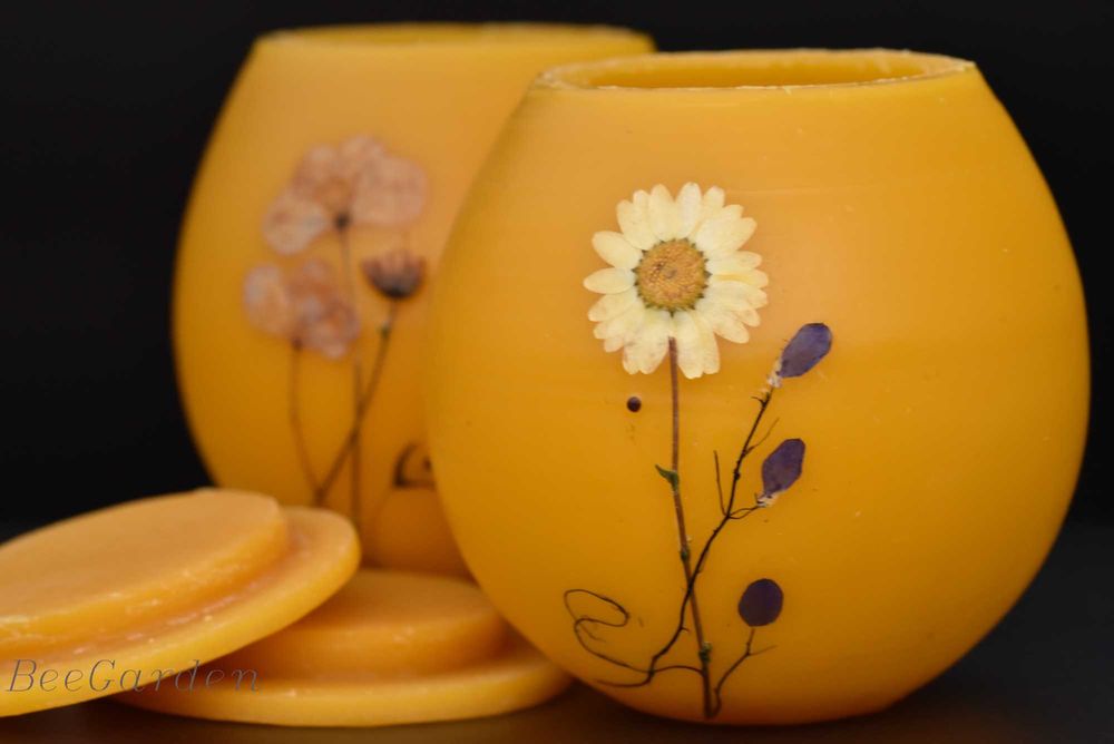 Ръчно изработено бурканче от пчелен восък с пчелен мед,