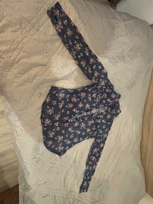 Цветна риза с красиви цветя