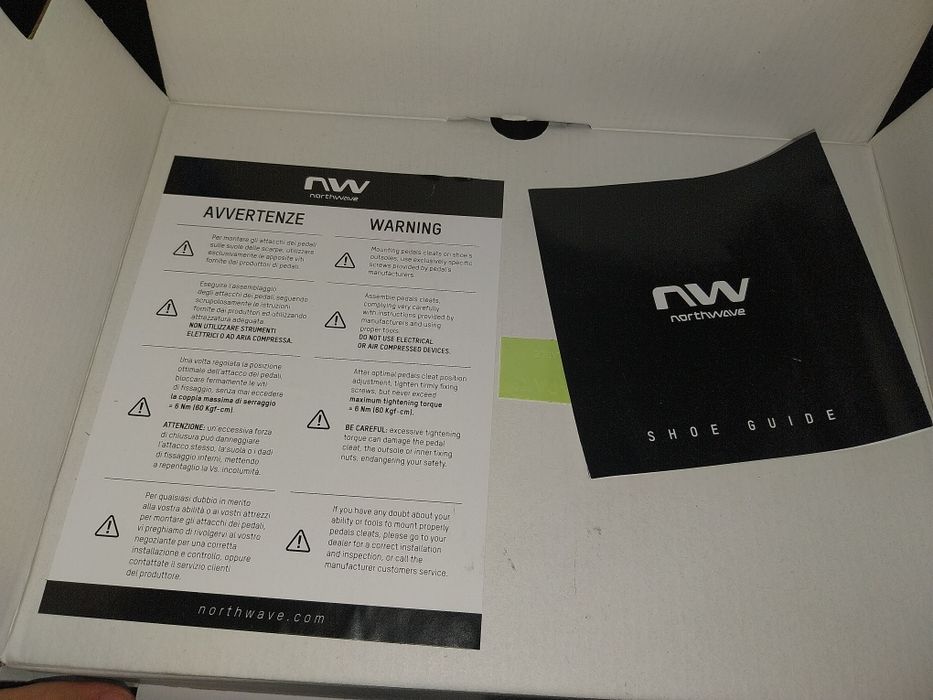 Pantofi de ciclism north West cu etichetă!