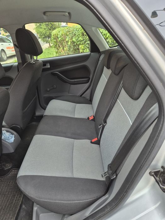 vînd ford focus an 2011