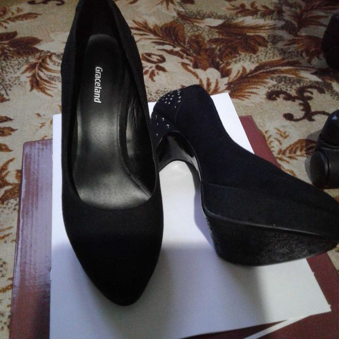 Продавам дамски обувки