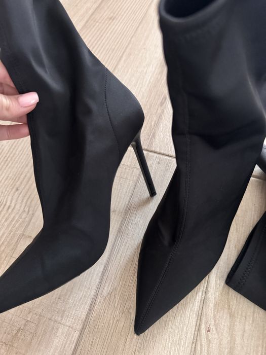 Обувки на висок ток