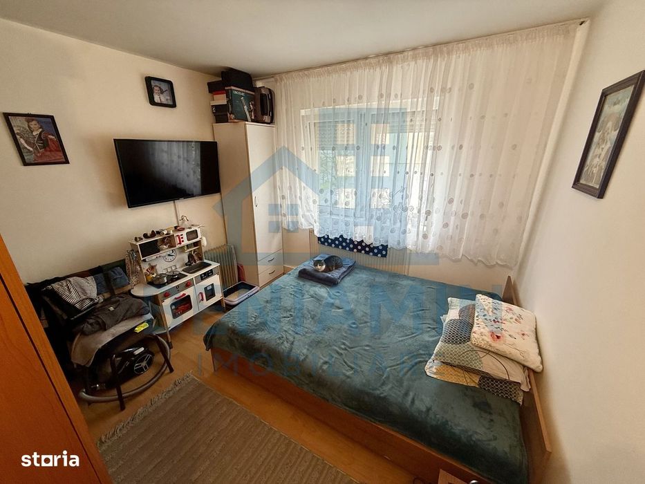 3 camere - etaj 3 - 52mp - renovat - centrala - apa - Craiovita Noua