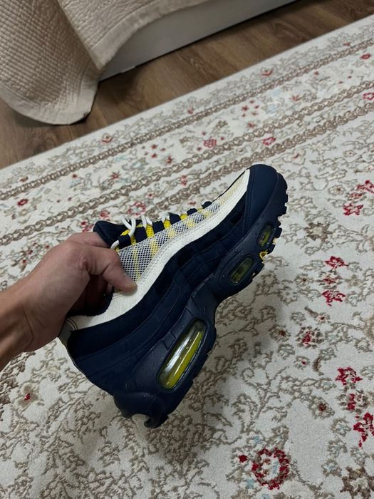 Продаю кроссовки новые Air Max 95