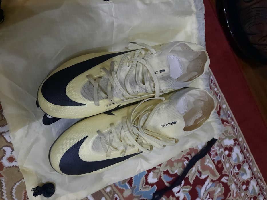 41 размер.Бутцы ни разу не надевал просто примерял на поле.