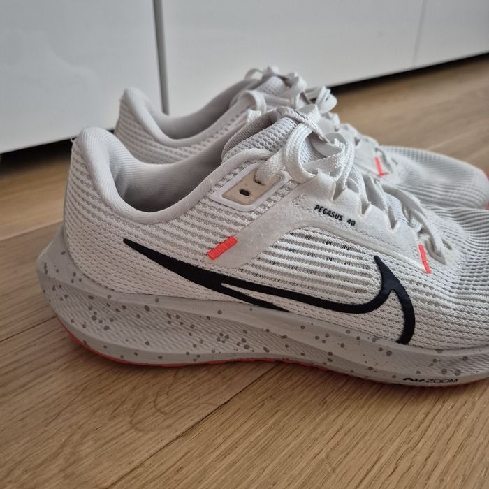 Nike Pegasus.           .