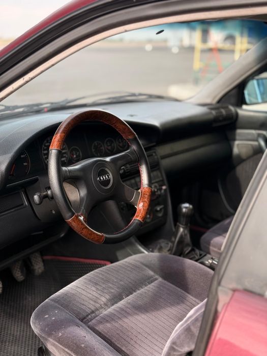 Продам машину отличную марке Audi