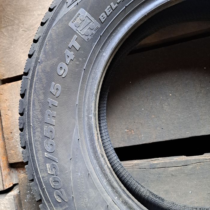 Продам комплект резины! 205/65/15.. Зима-лето!