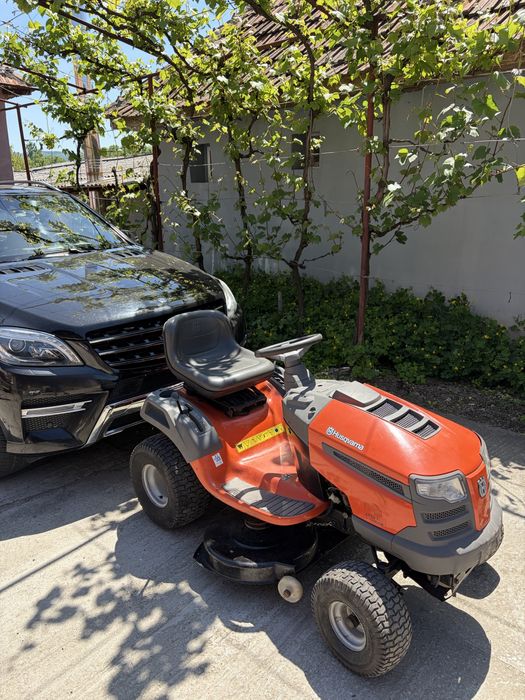 Tractor de tuns iarba Husqvarna 15.5 cai