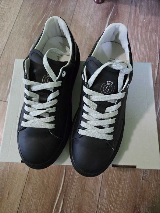 Спортни обувки от естествена кожа