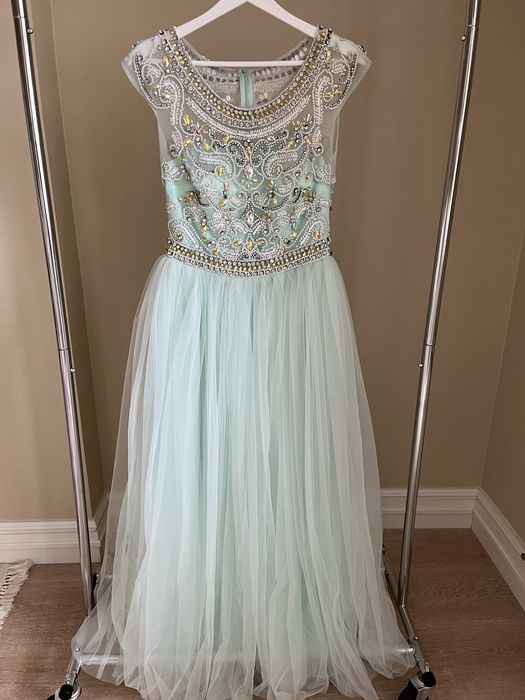 Продам вечерние платья