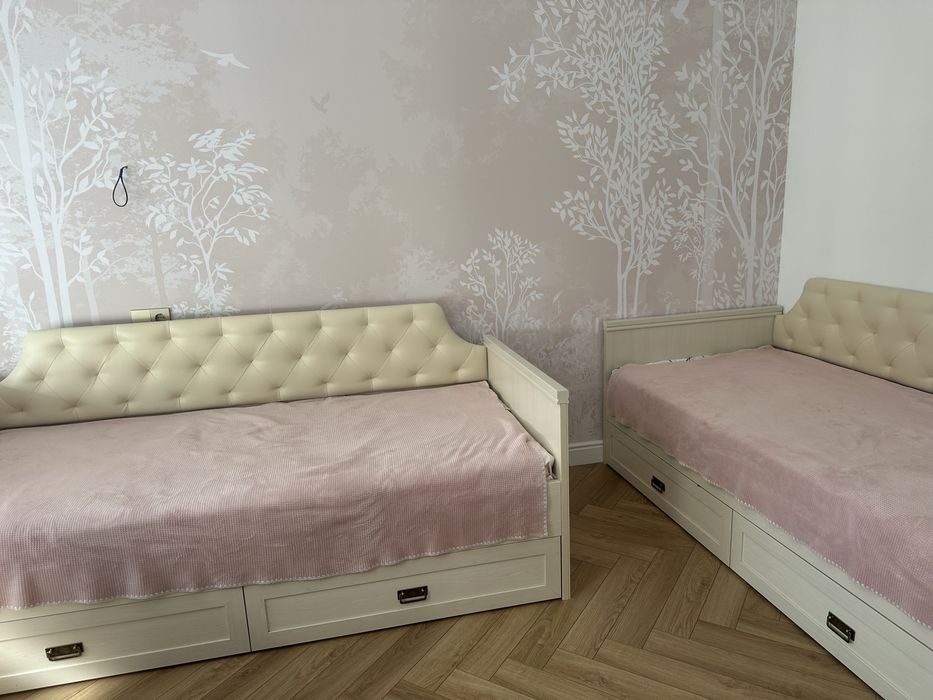 Продам 2 б/у кровати 90×200 см