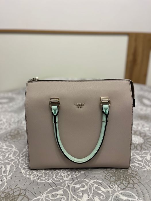 Дамска чанта Guess