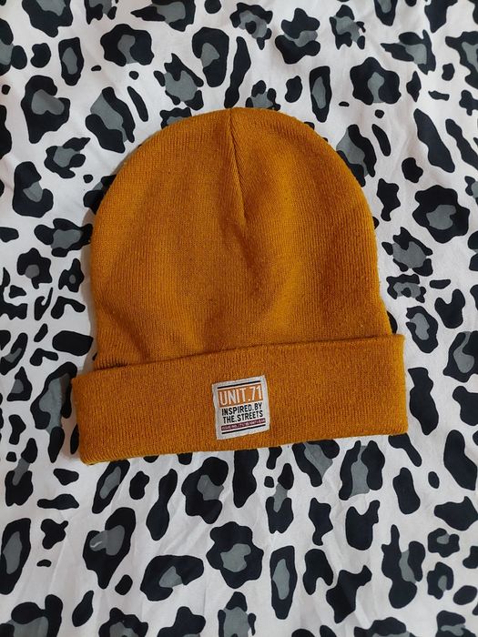 Жълта шапка       .