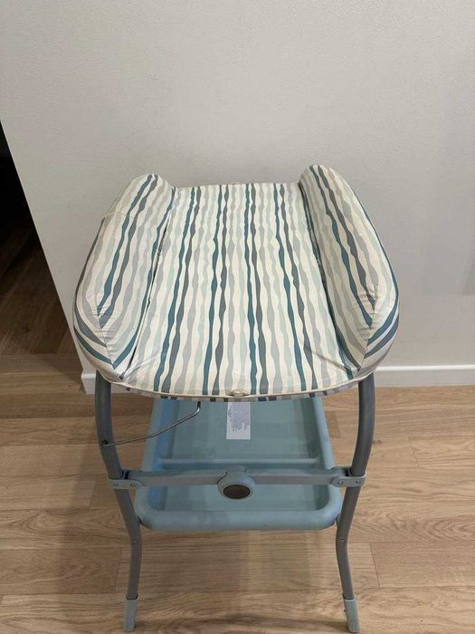 Продам пеленальный столик Chicco.