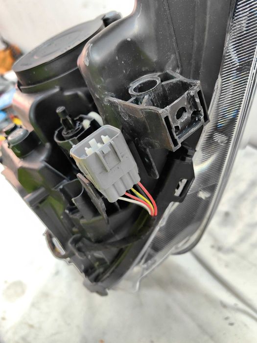 Оригинален фар Тойота Аурис  Toyota Auris Led